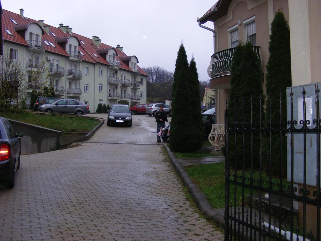 Kristaly Apartman Eger Rum bild